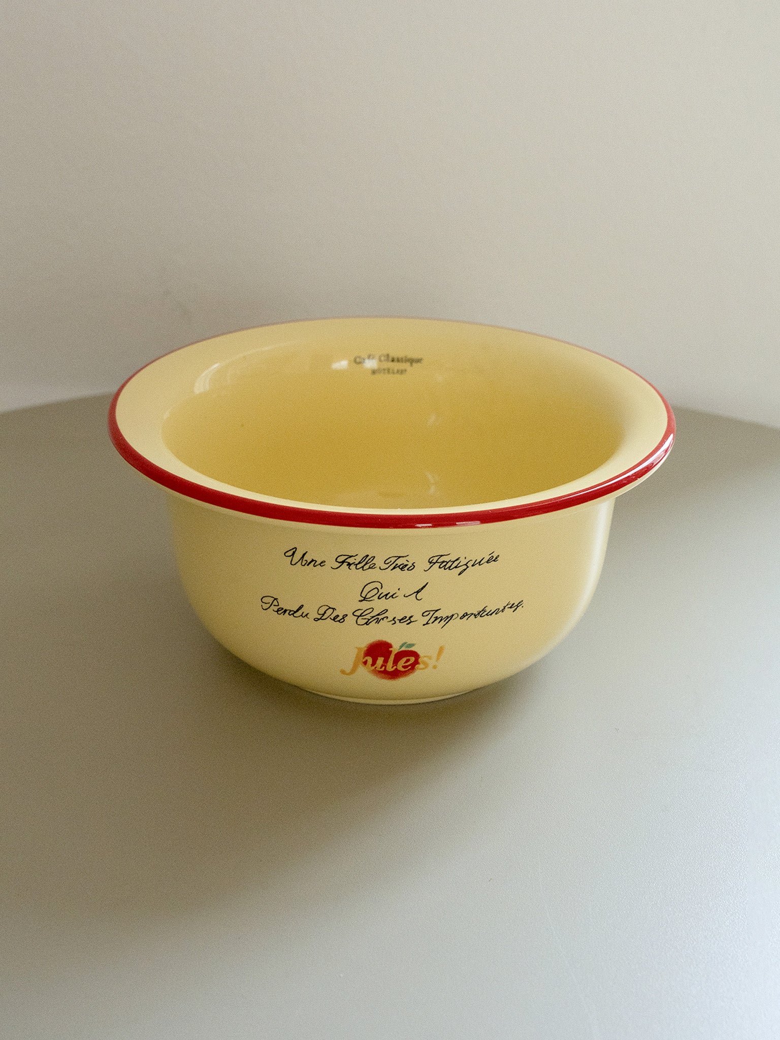 HOTEL PARIS CHILL – Hands